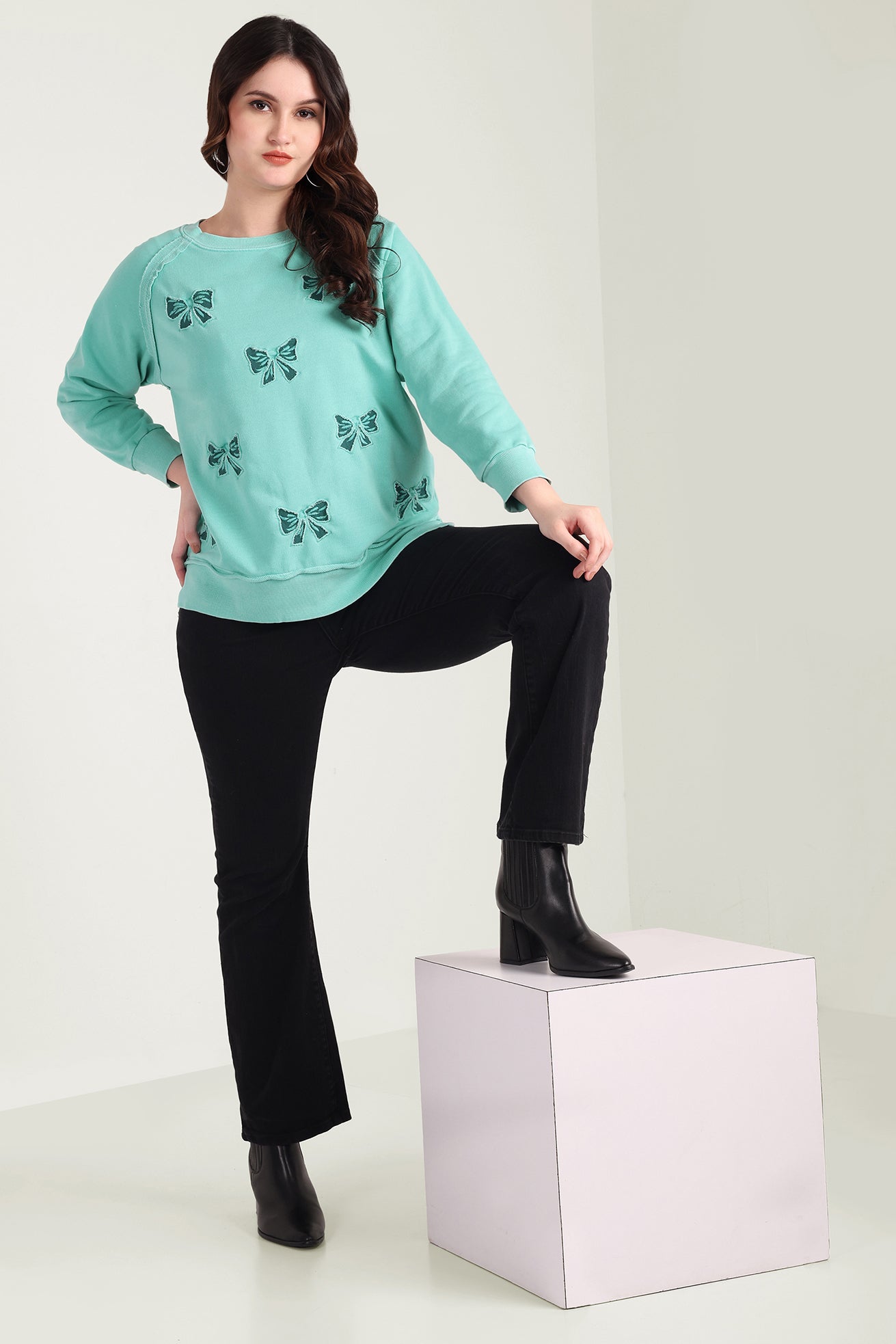 The Meadow Love Sweatshirt in Lake Green