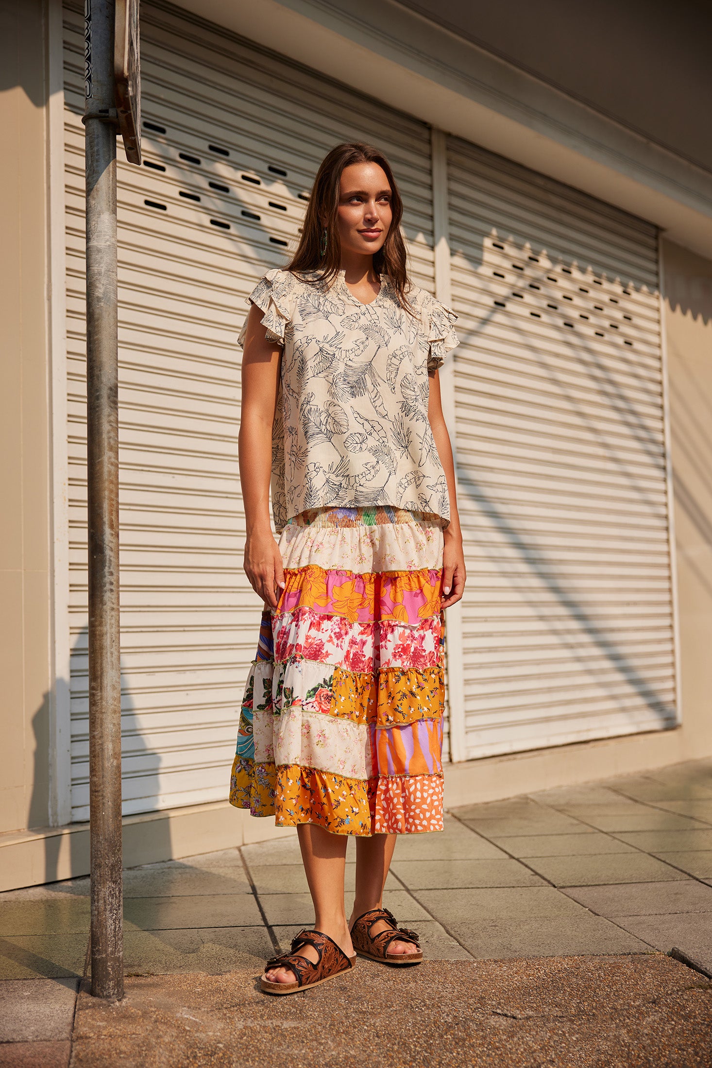 Lovely Vines Top In White And Blue
