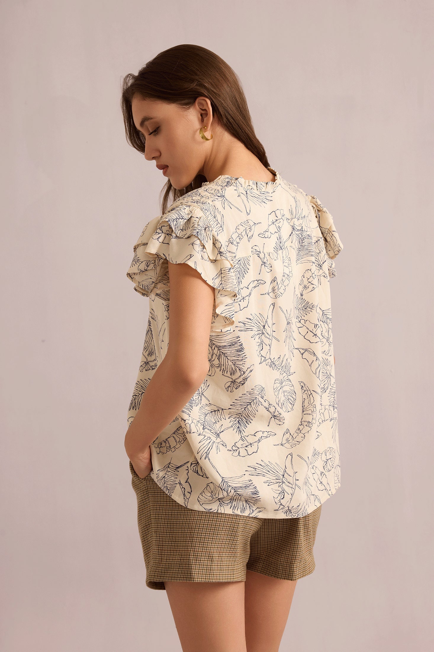 Lovely Vines Top In White And Blue