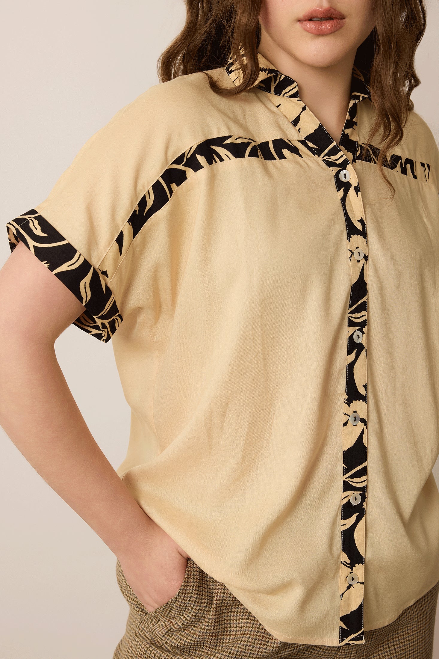 Amber's Place Shirt In Beige